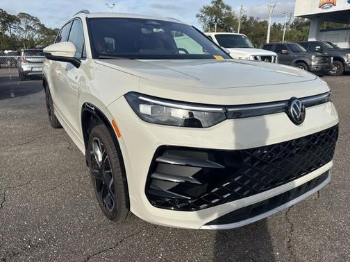 2025 Volkswagen Tiguan 2.0T SEL R-LINE