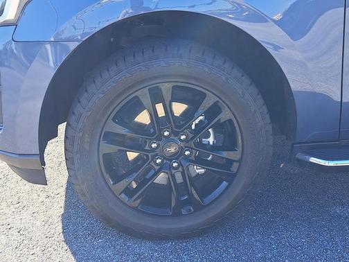 BLUE TINTED CLEARCOAT 2022 Ford Expedition XLT