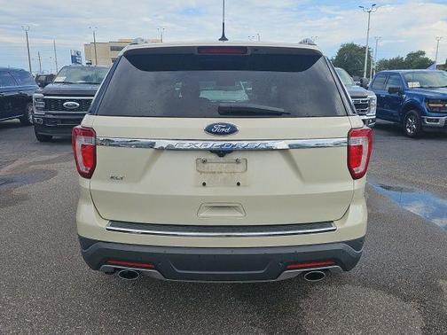 Platinum Dune Metallic 2018 Ford Explorer XLT