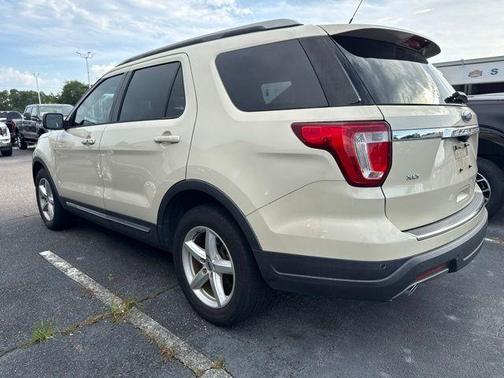 Platinum Dune Metallic 2018 Ford Explorer XLT
