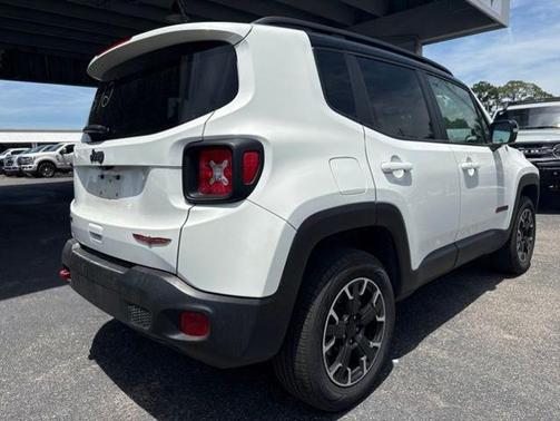 Alpine White Clearcoat 2023 Jeep Renegade TRAILHAWK