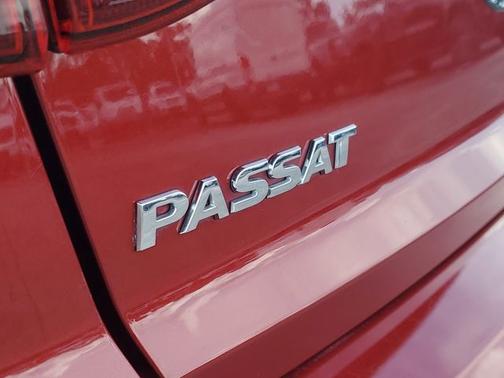 2017 Volkswagen Passat 1.8T R-LINE