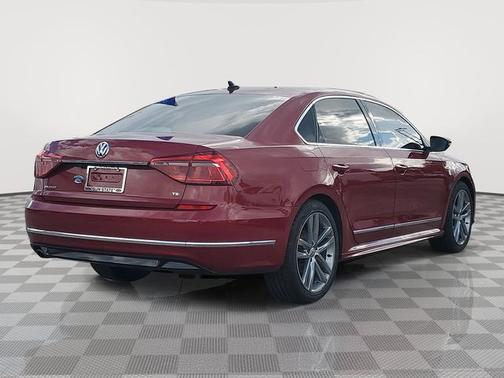 2017 Volkswagen Passat 1.8T R-LINE