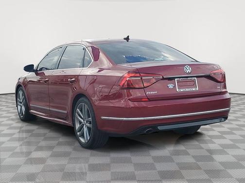 2017 Volkswagen Passat 1.8T R-LINE
