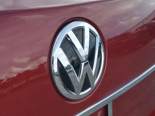 2017 Volkswagen Passat 1.8T R-LINE