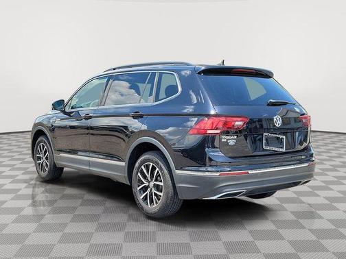 Deep Black Pearl Effect 2021 Volkswagen Tiguan 2.0T SE