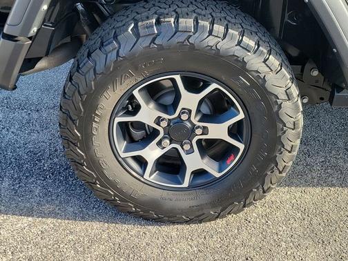 Black Clearcoat 2023 Jeep Wrangler RUBICON