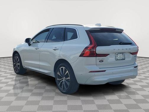 2022 Volvo XC60 B5 MOMENTUM
