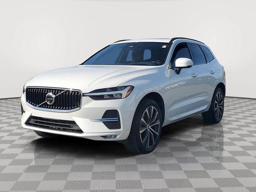 2022 Volvo XC60 B5 MOMENTUM