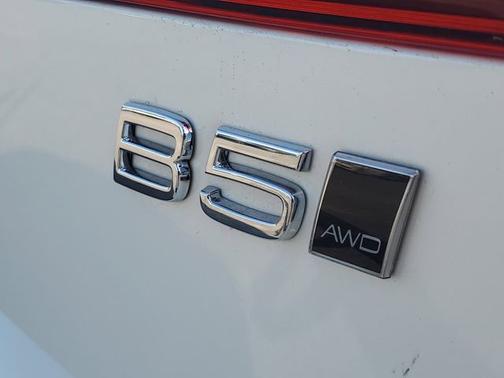 2022 Volvo XC60 B5 MOMENTUM