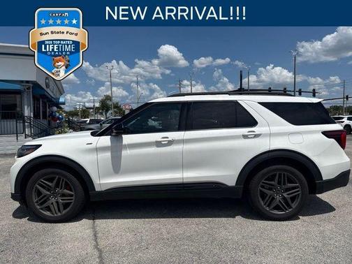 White Metallic 2025 Ford Explorer ST-Line