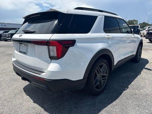 White Metallic 2025 Ford Explorer ST-Line