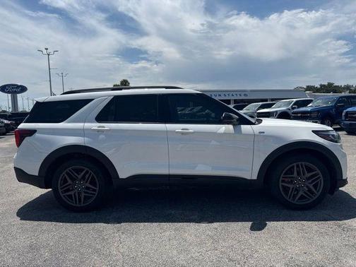 White Metallic 2025 Ford Explorer ST-Line