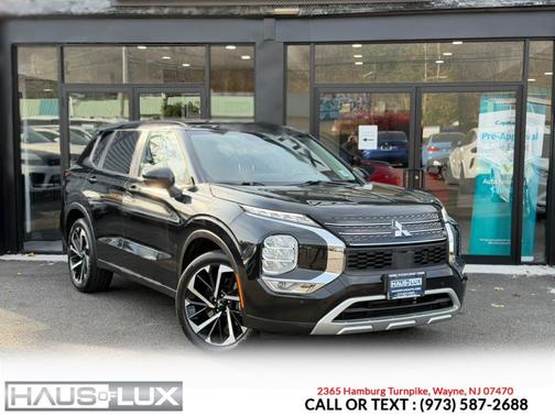 2023 Mitsubishi Outlander SE