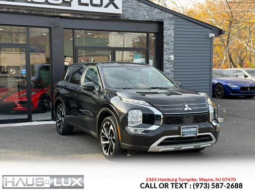 2023 Mitsubishi Outlander SE
