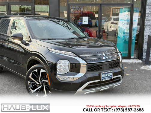 2023 Mitsubishi Outlander SE