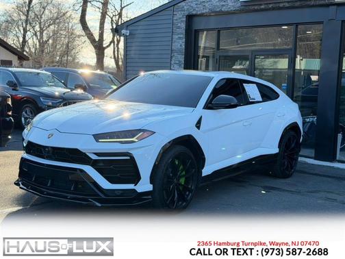 2022 Lamborghini Urus Pearl Capsule