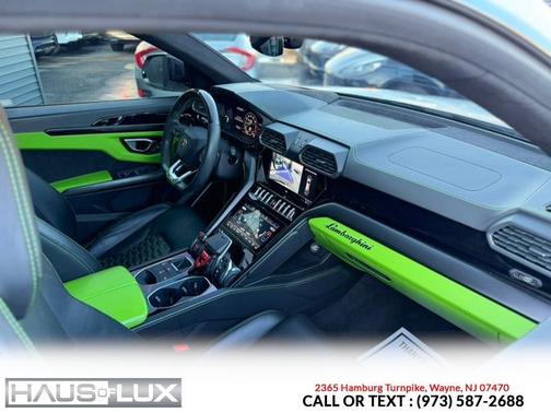 2022 Lamborghini Urus Pearl Capsule