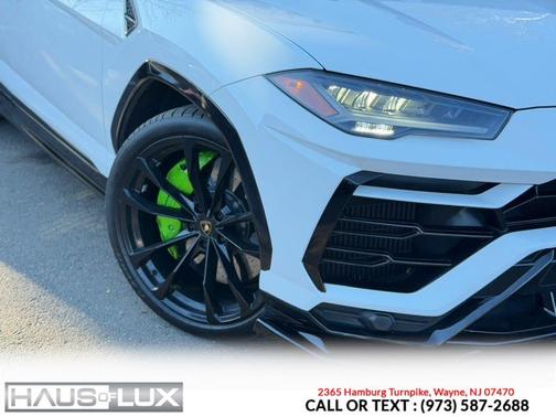2022 Lamborghini Urus Pearl Capsule