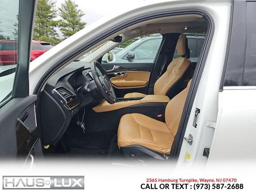 Crystal White Pearl 2016 Volvo XC90 T6 Momentum