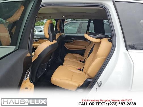 Crystal White Pearl 2016 Volvo XC90 T6 Momentum