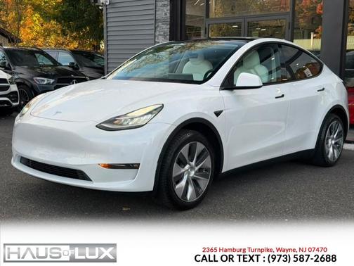 Pearl White Multi-Coat 2022 Tesla Model Y Long Range Dual Motor All-Wheel Drive