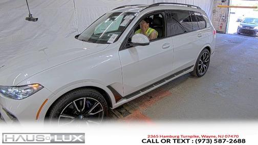 Mineral White Metallic 2021 BMW X7 xDrive40i