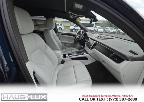 Night Blue Metallic 2017 Porsche Macan Macan GTS