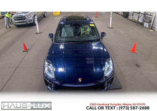 Night Blue Metallic 2017 Porsche Macan Macan GTS