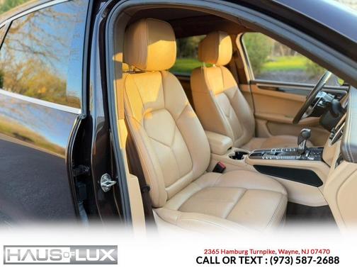 Mahogany Metallic 2017 Porsche Macan Macan