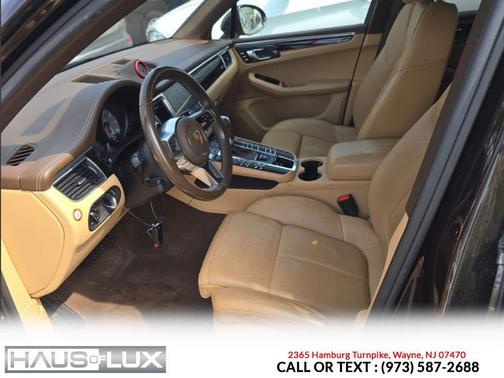 Mahogany Metallic 2017 Porsche Macan Macan