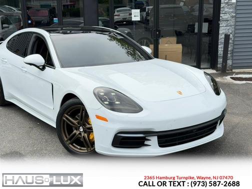 Carrara White Metallic 2018 Porsche Panamera 4