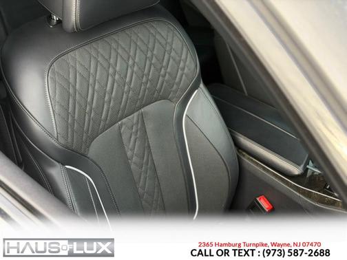 Bernina Grey Amber Effect Metallic 2022 BMW M550 i Xdrive