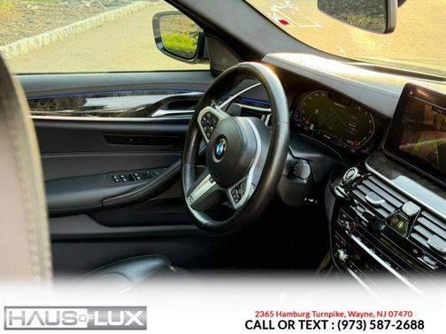 Bernina Grey Amber Effect Metallic 2022 BMW M550 i Xdrive