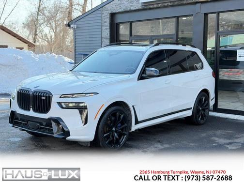 2023 BMW X7 M60i