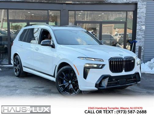 2023 BMW X7 M60i