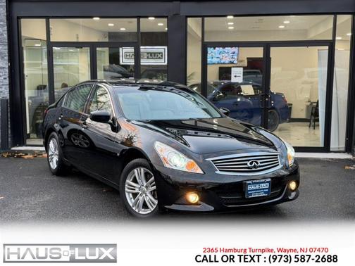 2015 INFINITI Q40 Base