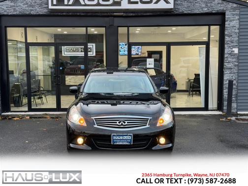 2015 INFINITI Q40 Base