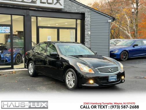 2015 INFINITI Q40 Base