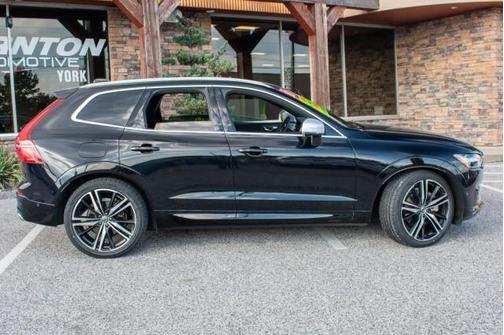 Photo 2 of 33 of 2019 Volvo XC60 T6 R-Design