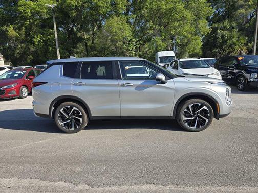 Alloy Silver Metallic 2024 Mitsubishi Outlander SE 2.5 S-AWC