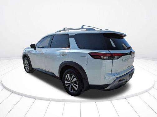 Pearl White Tricoat 2023 Nissan Pathfinder SL FWD