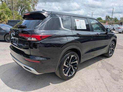 Gray 2024 Mitsubishi Outlander SE 2.5 2WD