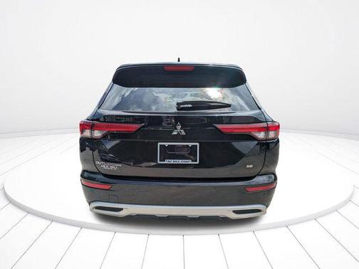 Gray 2024 Mitsubishi Outlander SE 2.5 2WD