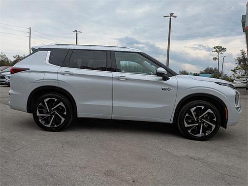 2025 Mitsubishi Outlander PHEV SEL