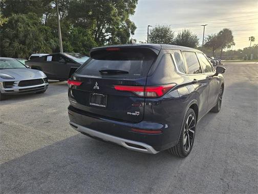 2023 Mitsubishi Outlander PHEV SE S-AWC
