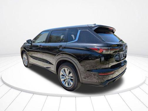 Labrador Black Pearl 2026 Mitsubishi Outlander ES 1.5T 2WD