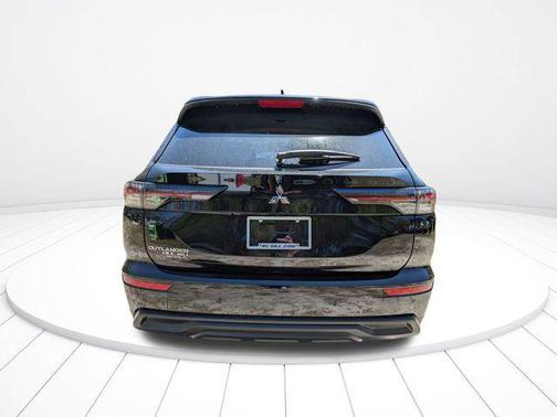 Labrador Black Pearl 2026 Mitsubishi Outlander ES 1.5T 2WD