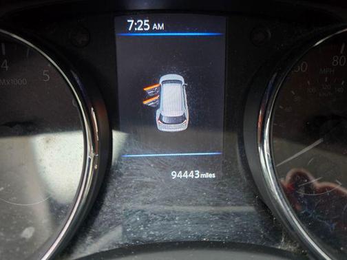 White 2019 Nissan Rogue SV