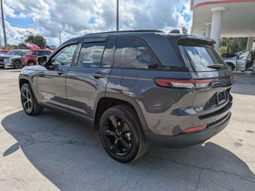 Baltic Gray Metallic Clearcoat 2023 Jeep Grand Cherokee Altitude
